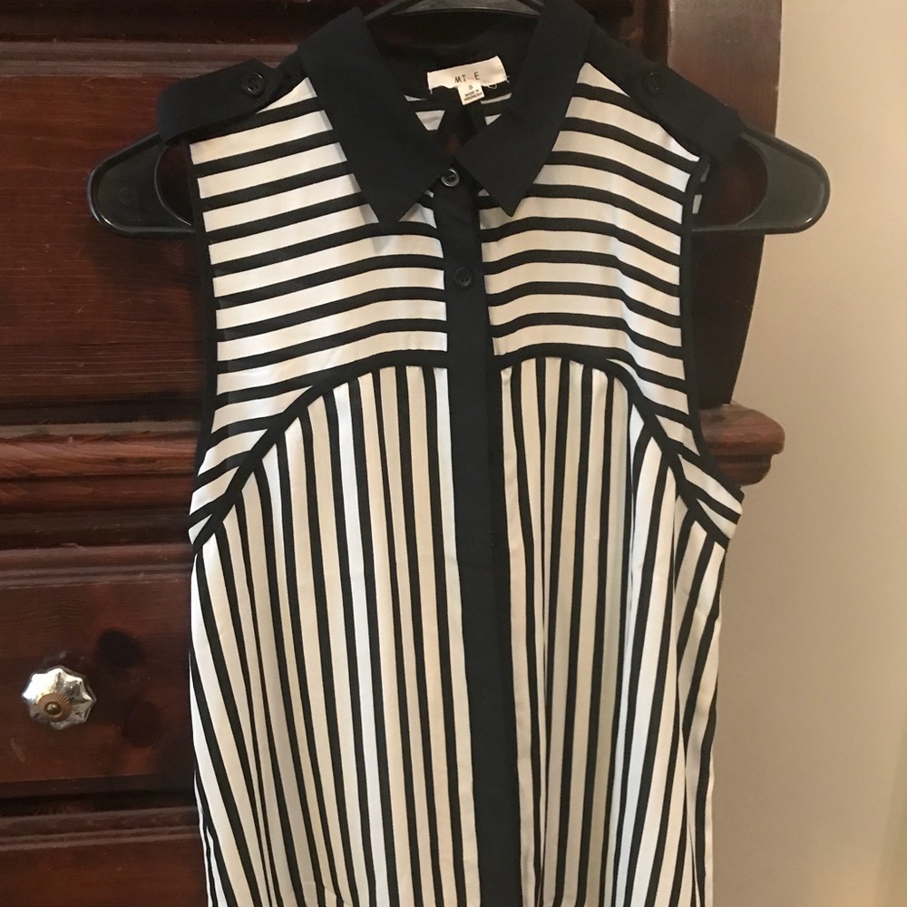 Long flowy key hole back tank S